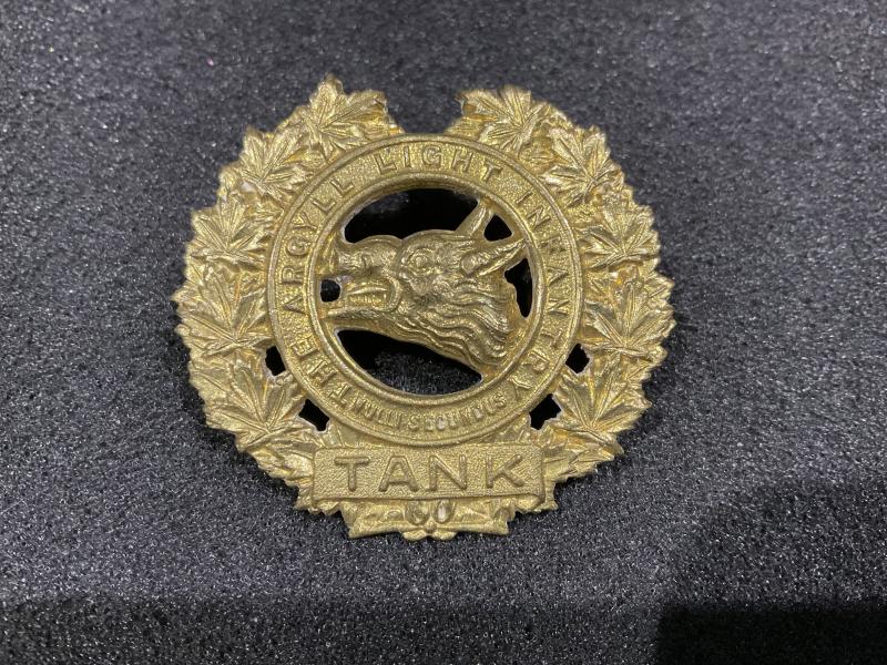 WW2 The Argyll Light Infantry Tank gilded brass cap badge