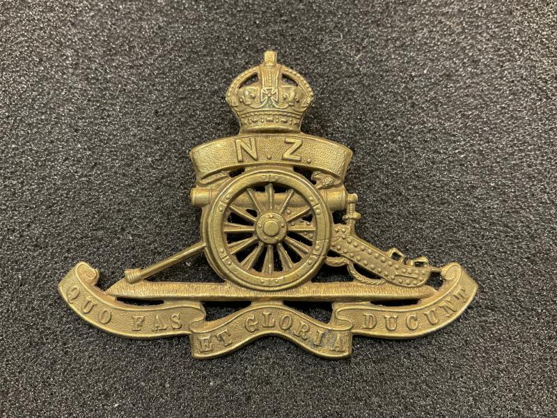 WW1 N.Z Artillery cap badge with early Gaunt makers tablet