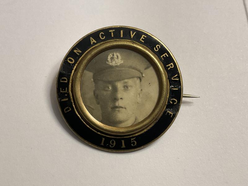 Died on active service 1915 lapel sweetheart badge.