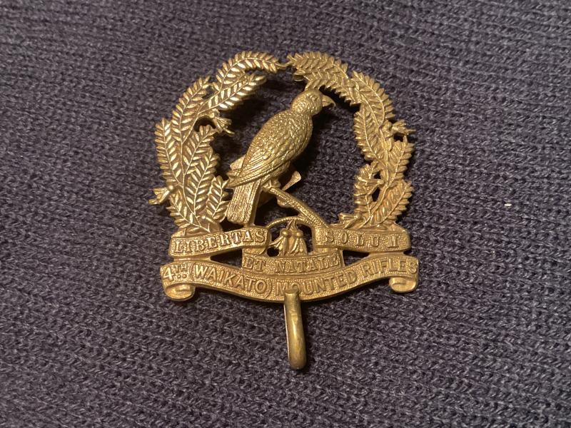 WW1 N.Z 4th Waikato Mounted Rifles (hooked version) cap badge