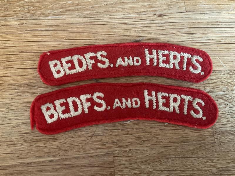 BEDFS and HERTS cloth shoulder titles.