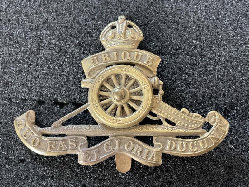 WW1 Royal Artillery brass moving wheel cap badge.