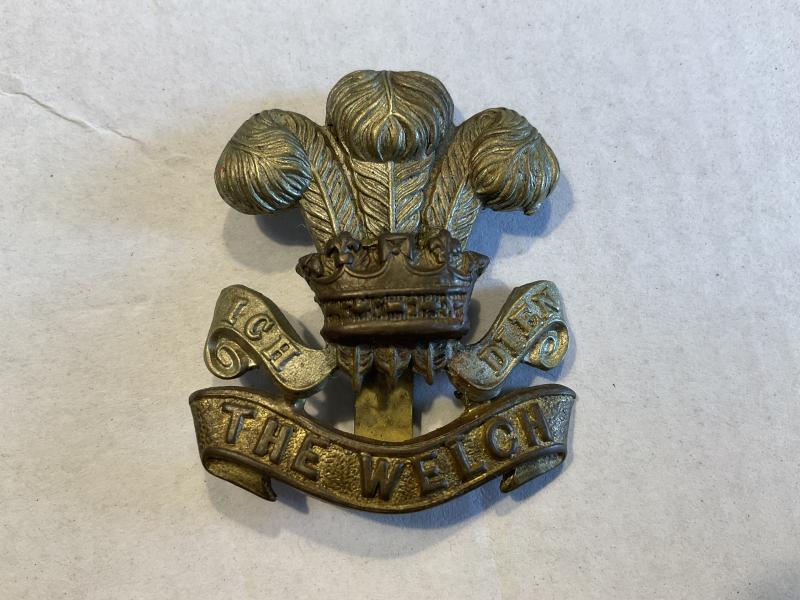 WW2 The Welch Regiment cap badge.