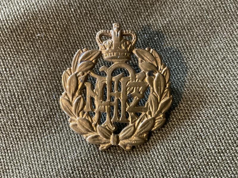 Royal New Zealand Air Force Q/C brass cap badge.